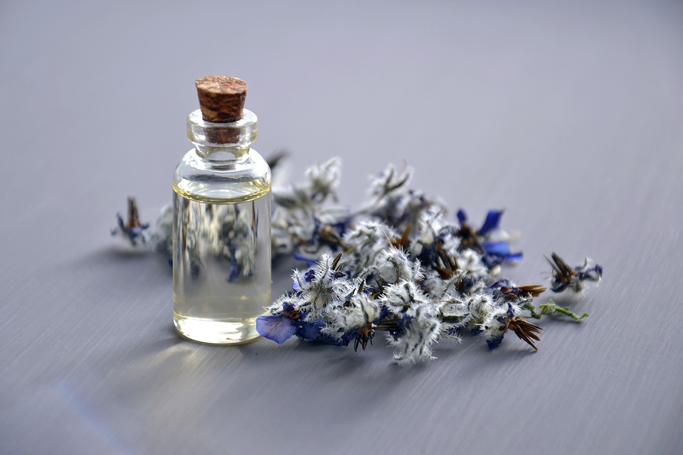 cosmetic-oil-3164684-960-7201